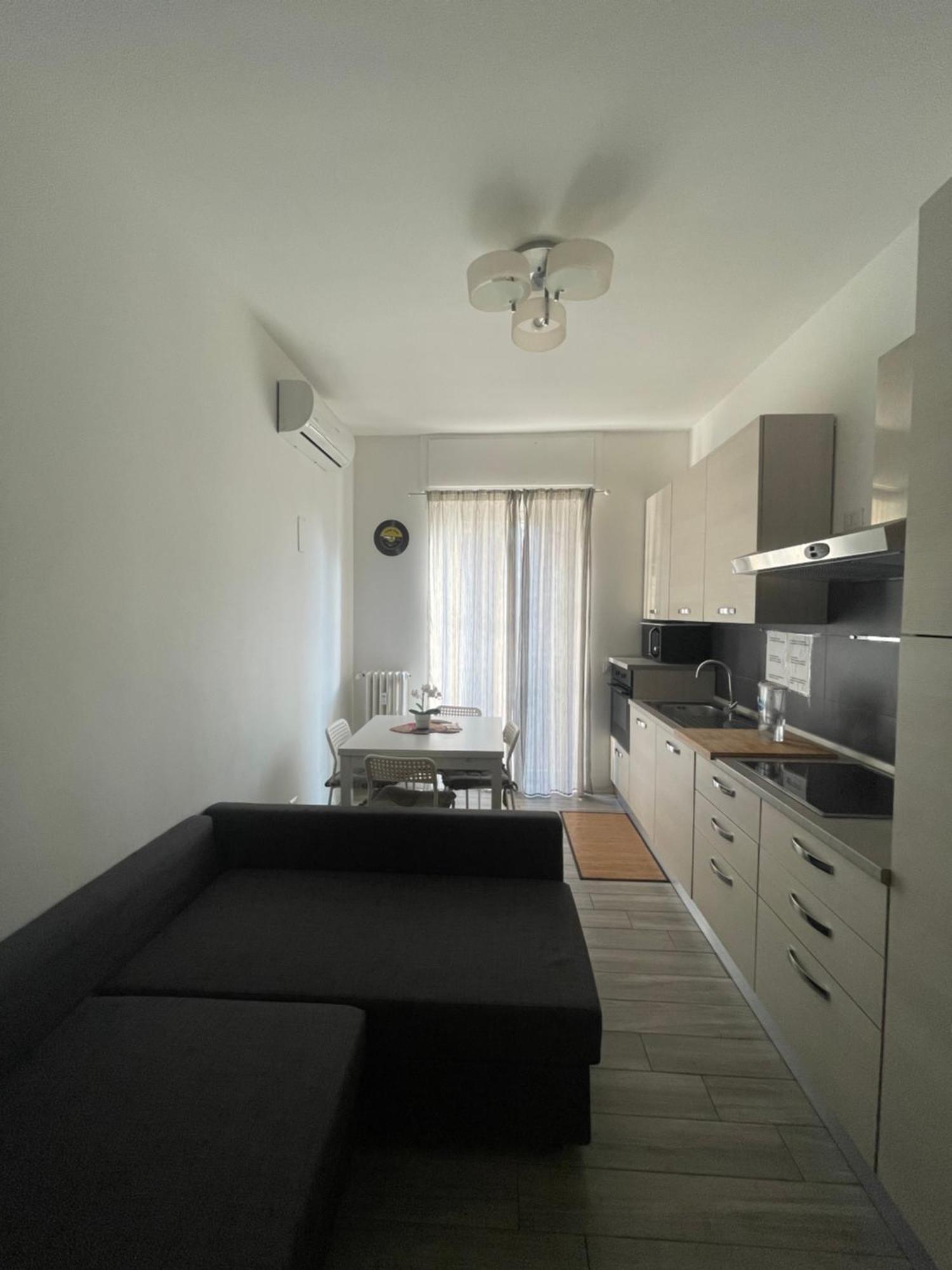 Gardone Apartment - Ampio Appartamento Con 2 Camere Da Letto - Comodo Per Duomo! Milano Exterior foto