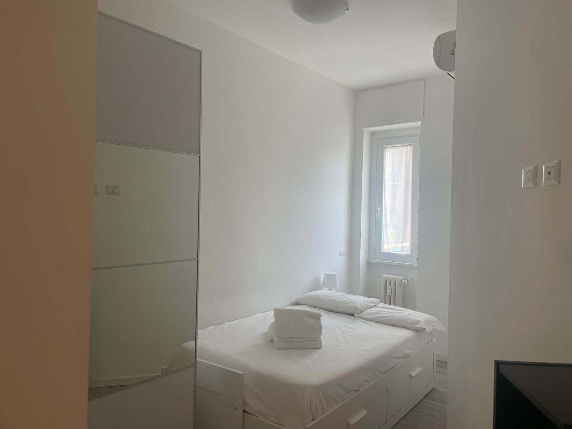 Gardone Apartment - Ampio Appartamento Con 2 Camere Da Letto - Comodo Per Duomo! Milano Exterior foto